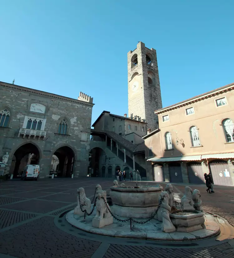 Piazza vecchia with Contarini fountain overlooked by Campanone