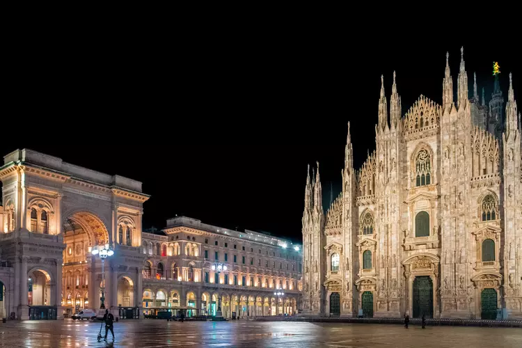 Piazza del Duomo with the Duomo and Galleria Vittorio Emanuele